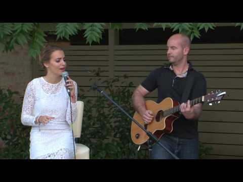 Nyáresti koncertet adott Tandi Flóra