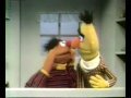 Bert Ernie Ernie Heeft Een Banaan In Zijn Oor Compleet