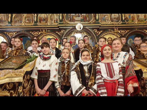 IA, SCULAȚI, VOI, GAZDE MARI! - colind de Crăciun interpretat de Corul VIVAT