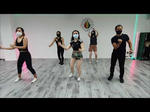 Caliente Dance Studio Singapore Bachata shines routine Grupo Extra - Bailemos