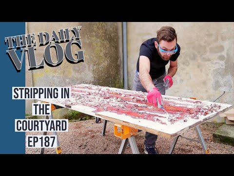 Stripping in the courtyard - EP187