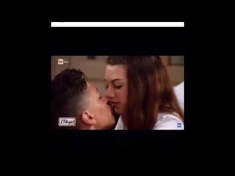 Bacio tra Michelle cavallaro e Roberto magro- il collegio2