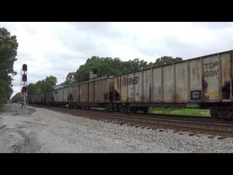 NS 3100 (EMD GP40-2) trails NS 823