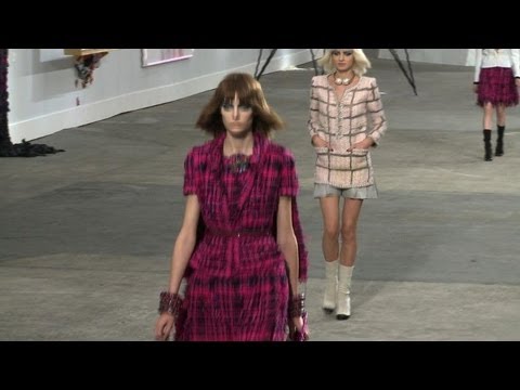 Lagerfeld unveils Chanel spring-summer collection