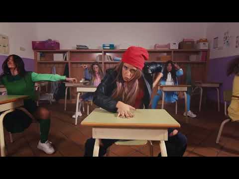 Lola índigo - La Niña de la Escuela  (Escena completa)