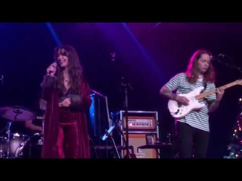 Lindsay Lou w/Billy Strings - Thats What Love Will Make You Do (String the Halls 2)