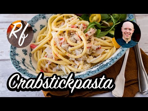 Crabstickpasta är en krämig pasta med smak av krabba från Surimisticks. Billigt och ändå rätt likt en lyxigare pasta med exempelvis räkor och krabba.>