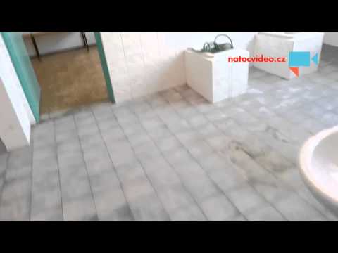 Krásné, plesnivé šatny na ZŠ Vančurova v Hodoníně