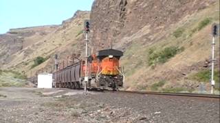 preview picture of video 'BNSF Train, Columbia River Gorge, Maryhill'