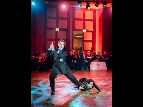 Show Dance - James Bond by Niklas and Feodora