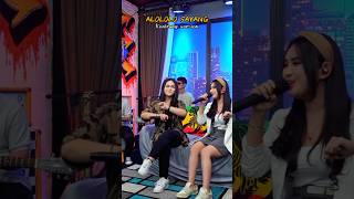 Download lagu 🎤 Yang Alololololo sayang ~ ♫ ♪ #AlololoSayang #KaliaSiska #NadaGiofanny #SKA86 #UYEtone mp3