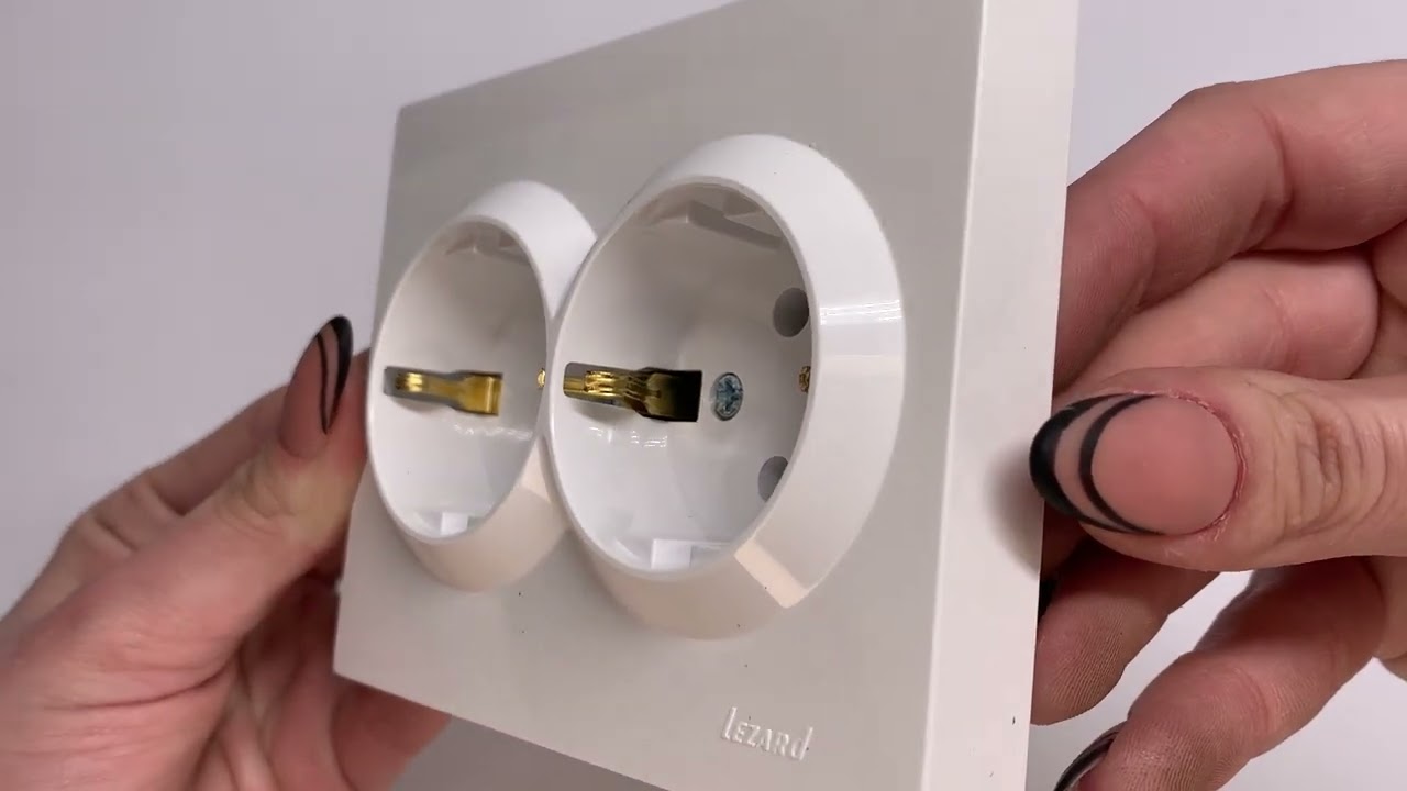 Розетка двойная с/з LEZARD Vesna белый 742-0200-127В