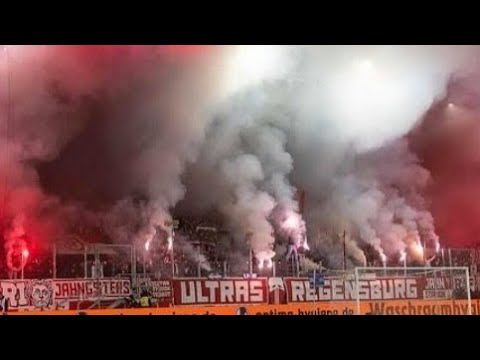 Pyrotechnik im Jahnstadion Regensburg beim Spiel gegen den TSV 1860 München 