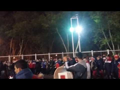 "Hinchada de Unión de Santa fe copando en Mar del plata vs river" Barra: La Barra de la Bomba • Club: Unión de Santa Fe