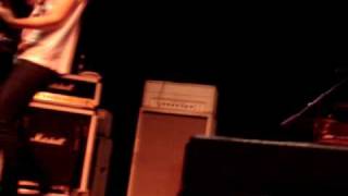 The Donnas - Smoke You Out