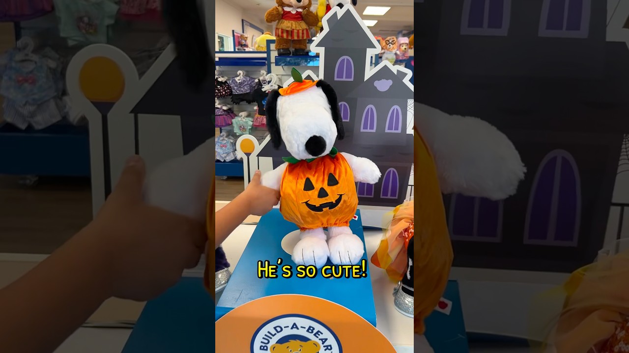 New Snoopy at Build a Bear #shorts #familyadventures #knottsberryfarm #snoopy #shopping #halloween
