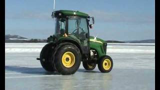 preview picture of video 'Driverless tractor on ice'
