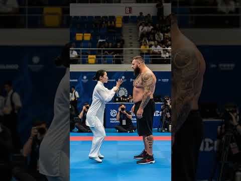 She seems casual but wins very powerfully #taichi #wrestling #wushufight #kungfu #kungfu #cool