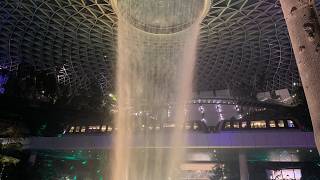 シンガポール🇸🇬空港での噴水ショーおっそわけ🧡皆様の幸せを祈ってます🙏