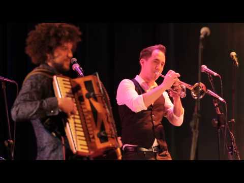 Rudi Bučar in Istrabend - Vstala Primorska / O, bella ciao (v živo)