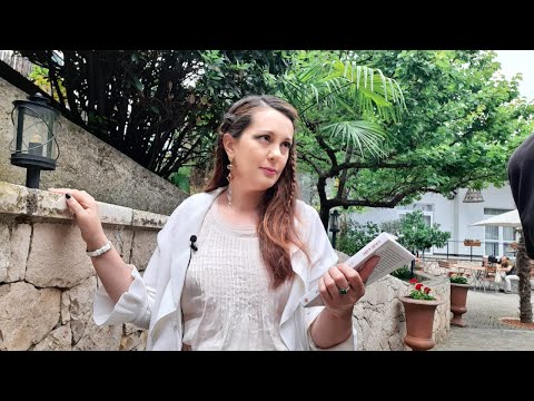 Vitrina e librit/ Pasioni i çmendur për një flokëkuqe që përmbys botë të largëta