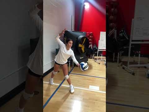 JUMP FLOAT SERVE IN THE BAG. 12 year old from Florida. 🏆 #volleyballlessons #volleyball #libero