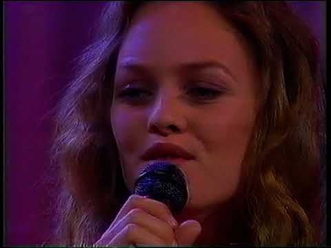 Vanessa Paradis   1995 03 08   Unique songs @ Les Enfoirés à l'Opéra Comique