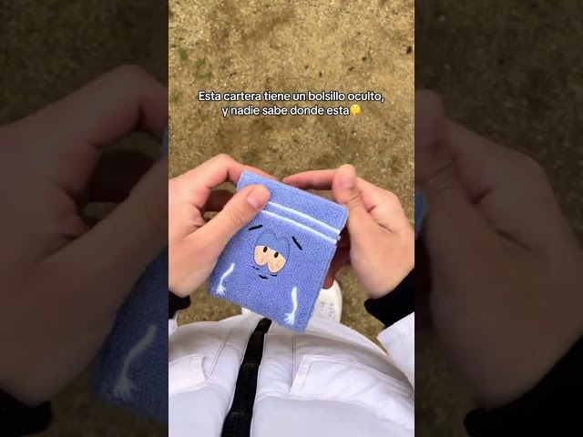Vídeo relacionado con South Towelie Park No Olvides Traer Una Toalla Billetera/Cartera Bi-Fold ID & Tarjetero, Azul