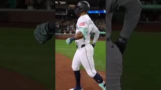 J-Rod fires up the crowd in Seattle ????