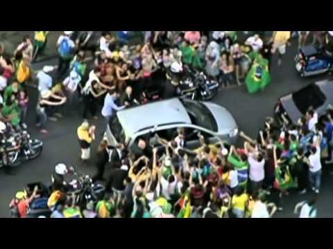 Pope Francis is mobbed by faithful in Rio