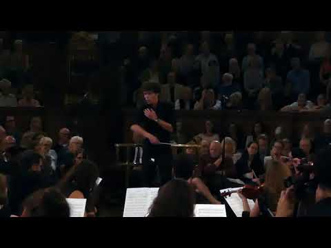 John Warner conducts Vaughan Williams 'Fantasia on a Theme by Thomas Tallis' Thumbnail