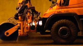 preview picture of video 'Tunnelwaschgerät MFK 500-T Unimog - Einsatzvideo MULAG Straßenunterhaltungsgeräte'