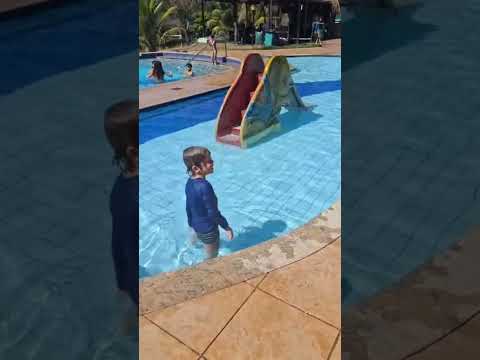PISCINA do jeitinho que ele gosta #caldasnovasgo #pool #diversão #familia #shorts