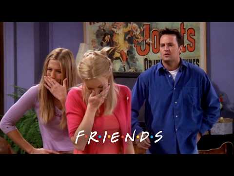 Rachel, Phoebe, and Chandler Snoop for Their Christmas Gifts | Friends