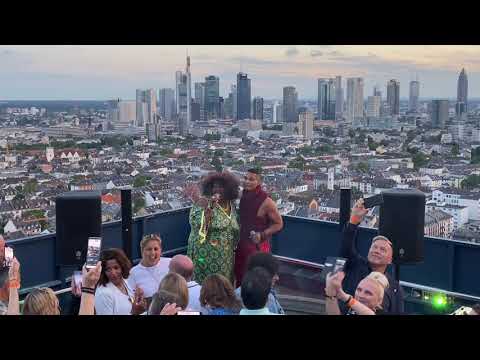 Dynelle´Dee´Rhodes (The Weather Girls)  & Jimmie Wilson "It´s Raining Man" live