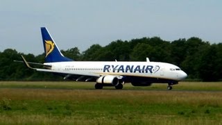 preview picture of video 'Ryanair ► Boeing 737-800 ► Landing - Taxi - Takeoff ✈ Groningen Airport Eelde'