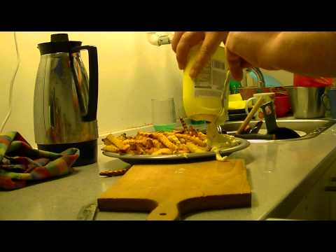 MongoTV_443 - Fede John Laver Pommesfritter Med Remulade Og Snakker Samt Ser TV