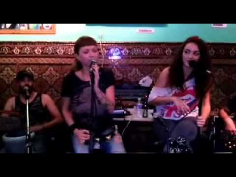 Nomes13 - Left Outside Alone (acoustic live cover)