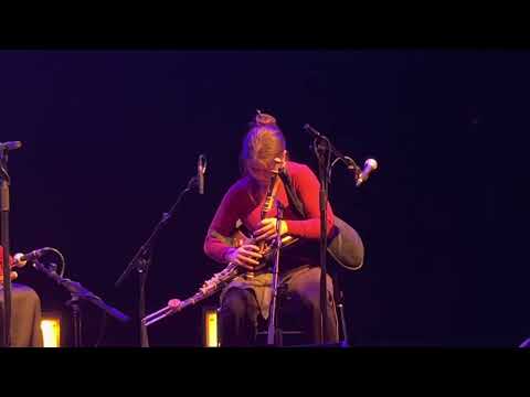 Mná na Píob, playing slip jigs Hardiman the Fiddler and O'Farrells Welcome to Limerick