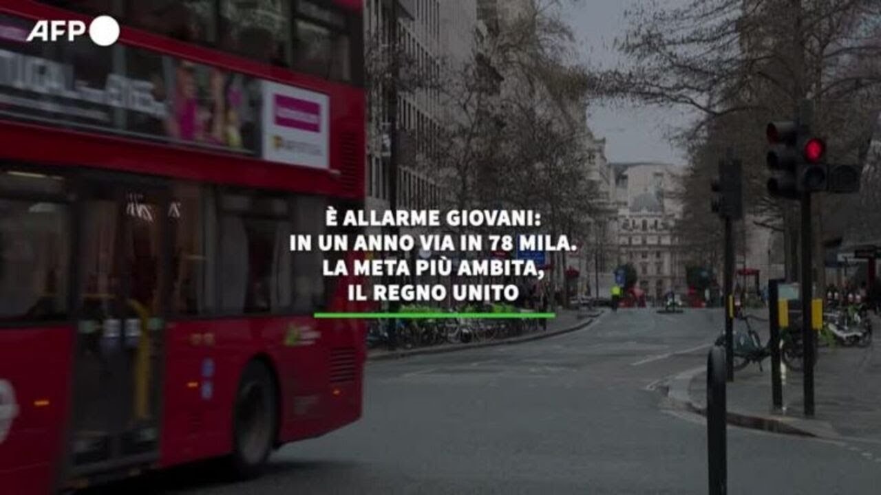 E' allarme giovani: in un anno via in 78 mila