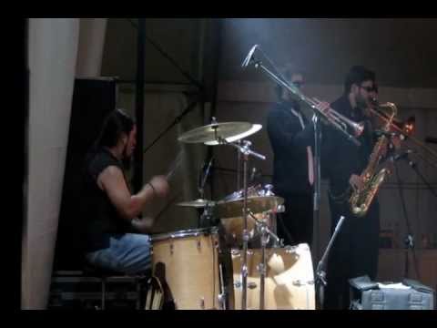 Funk Manchú - It's raining men