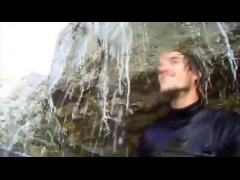 Tempête et grosses vagues au phare de Biarritz