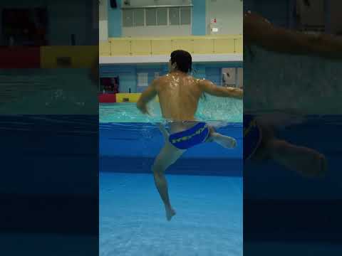 How does a #WaterPolo player shoot? 🤔 Here is the answer 😉