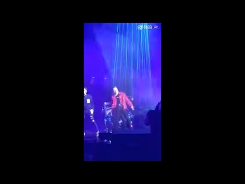 [Fancam] 161110 Zhang Yixing - I'm LAY@ Tmall Double 11 Festival  (Cr. 贝尔不lay)