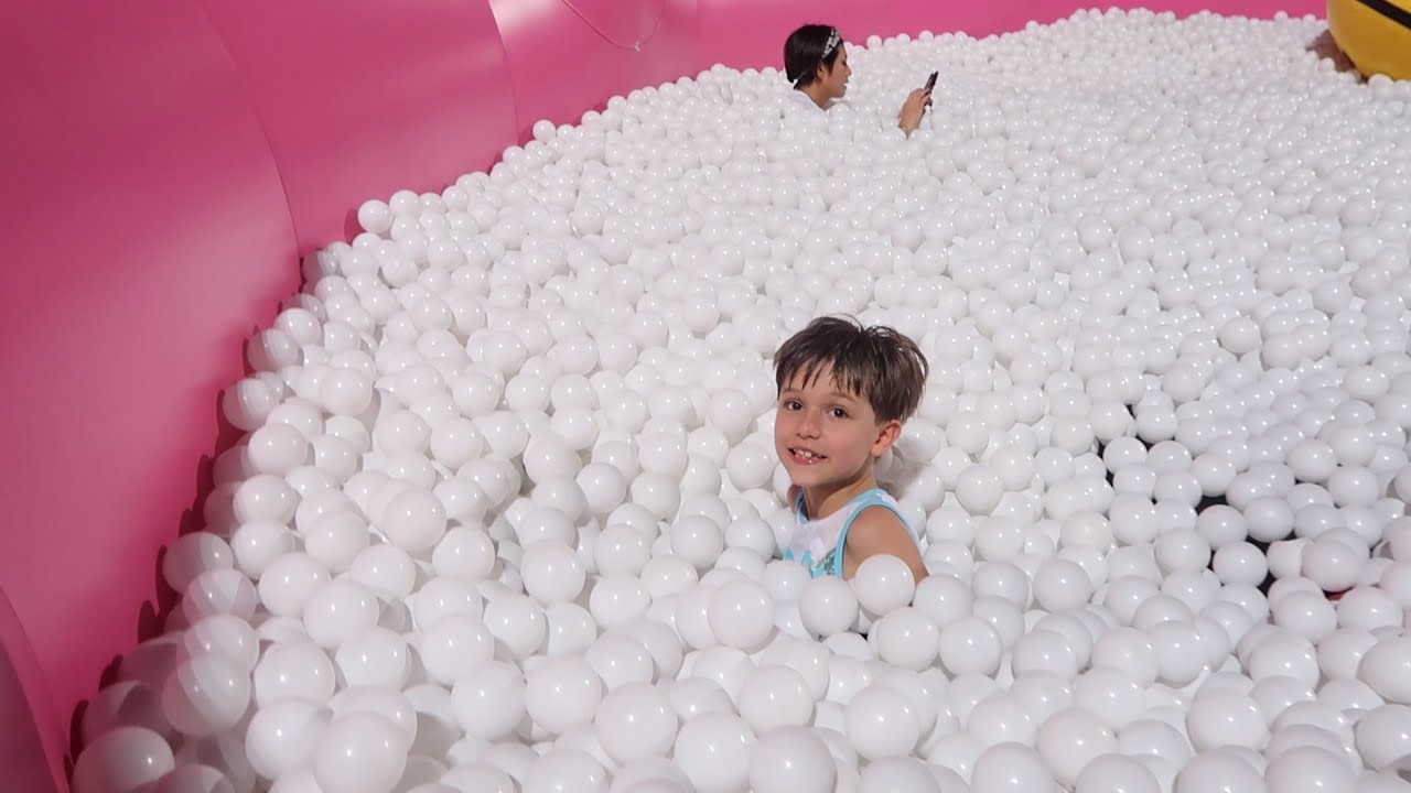 Crazy Plastic Ball Pool Fun