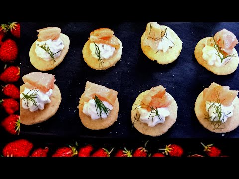 Ricetta: Biscotti Salati alla Curcuma e Olio con Caprino e Salmone Affumicato
