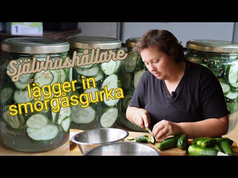 Självhushållare lägger in smörgåsgurka