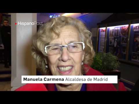 Emotivo reencuentro de Pedro Almodóvar y Carmen Maura a 30 años de "La ley del deseo"