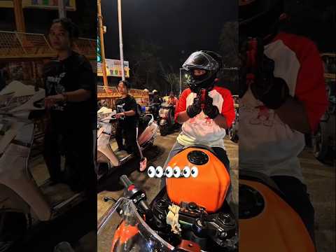 crazy Girl Reaction 🏍️🚥 Red Signal #reaction #cutegirl #rider #ktmrc390 #shortvideos