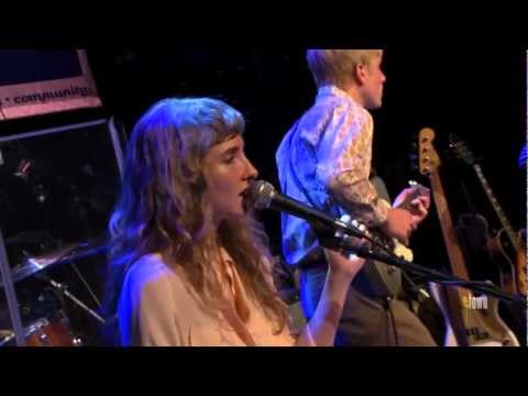 Tennis - "It All Feels The Same" (eTown webisode #364)